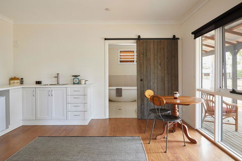 Margaret River Retreat - Sunshine Coast Guide 15