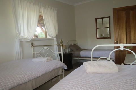 Bentwood Olive Grove Accommodation - Sunshine Coast Guide 5