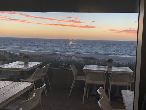 SEA BREEZE â€“ Between Cottesloe Beach & Swan River - Sunshine Coast Guide 22