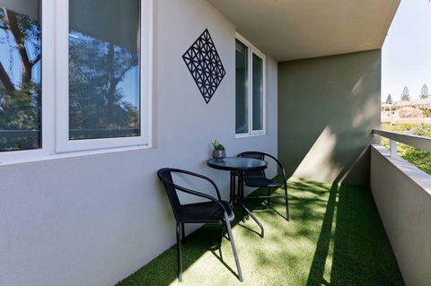 SEA BREEZE â€“ Between Cottesloe Beach & Swan River - Sunshine Coast Guide 12