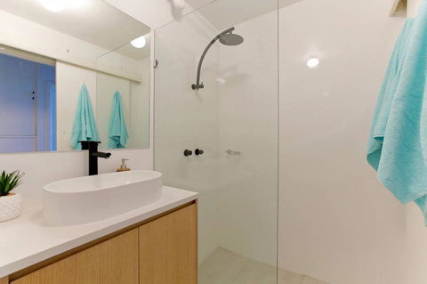 SEA BREEZE â€“ Between Cottesloe Beach & Swan River - Sunshine Coast Guide 11
