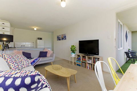 SEA BREEZE â€“ Between Cottesloe Beach & Swan River - Sunshine Coast Guide 13