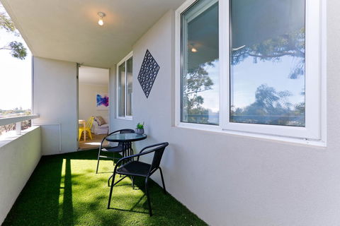 SEA BREEZE â€“ Between Cottesloe Beach & Swan River - Sunshine Coast Guide 2