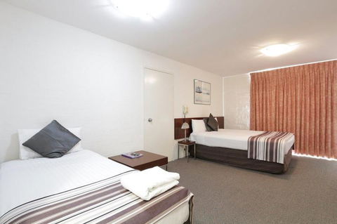 Atrium Hotel Mandurah - Sunshine Coast Guide 1