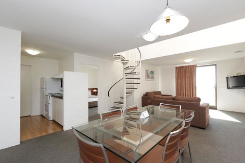 Atrium Hotel Mandurah - Sunshine Coast Guide 17