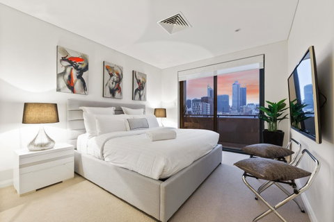 The Executive Penthouse - Sunshine Coast Guide 0