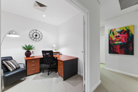 The Executive Penthouse - Sunshine Coast Guide 17