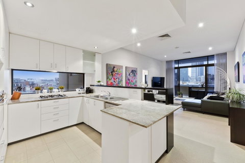 The Executive Penthouse - Sunshine Coast Guide 3