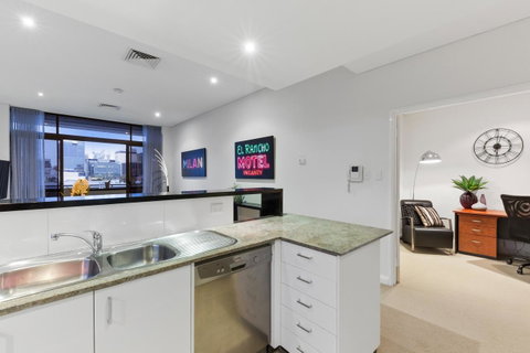 The Executive Penthouse - Sunshine Coast Guide 14