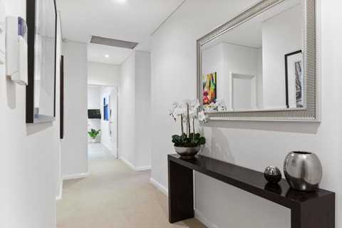 The Executive Penthouse - Sunshine Coast Guide 18