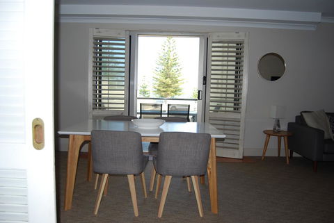 Absolute Beachfront Scarborough - Sunshine Coast Guide 3