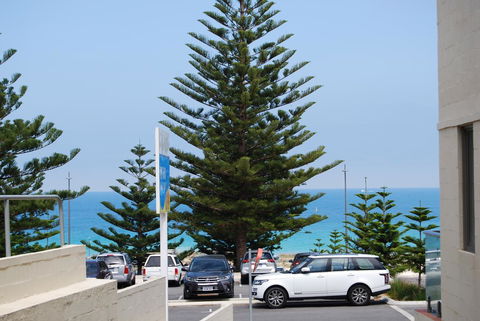 Absolute Beachfront Scarborough - Sunshine Coast Guide 7
