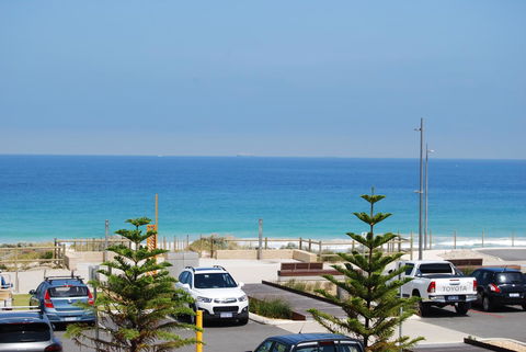 Absolute Beachfront Scarborough - Sunshine Coast Guide 0