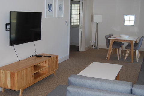 Absolute Beachfront Scarborough - Sunshine Coast Guide 2