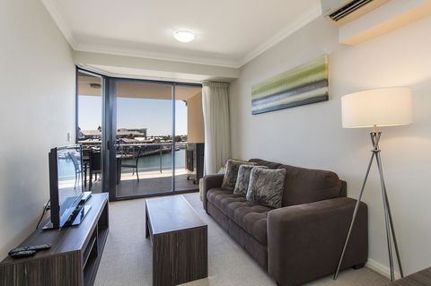 Dolphin Quay Apartments - Sunshine Coast Guide 32