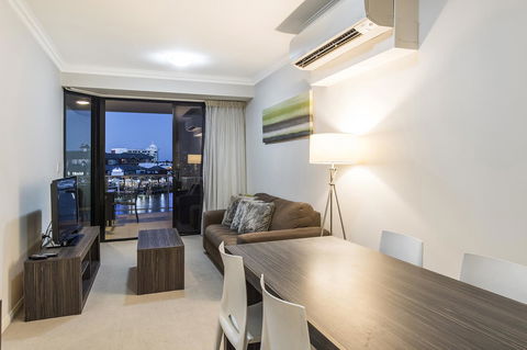Dolphin Quay Apartments - Sunshine Coast Guide 19