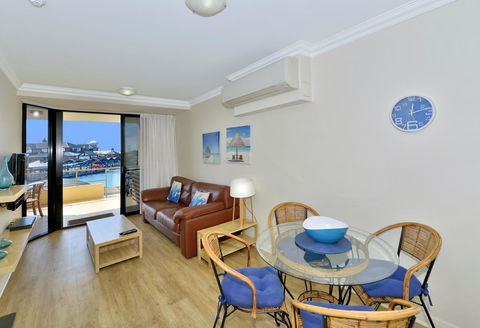 Dolphin Quay Apartments - Sunshine Coast Guide 12