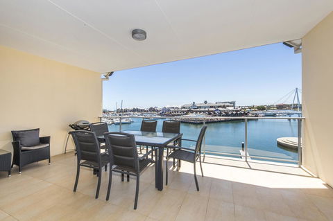 Dolphin Quay Apartments - Sunshine Coast Guide 17