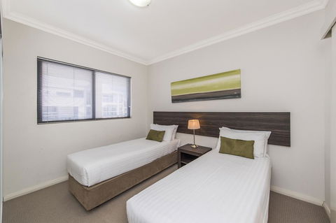 Dolphin Quay Apartments - Sunshine Coast Guide 39