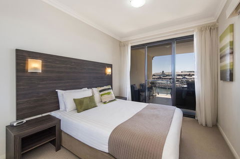 Dolphin Quay Apartments - Sunshine Coast Guide 29
