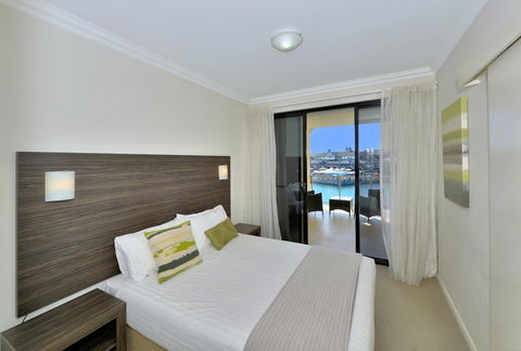 Dolphin Quay Apartments - Sunshine Coast Guide 1