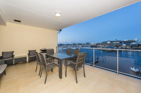 Dolphin Quay Apartments - Sunshine Coast Guide 21