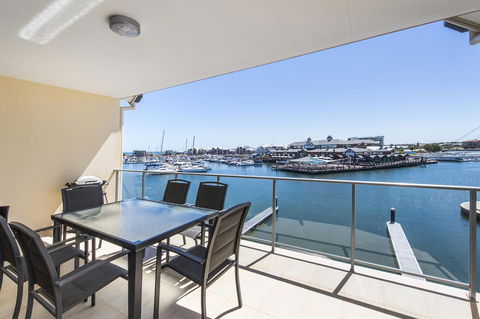 Dolphin Quay Apartments - Sunshine Coast Guide 36