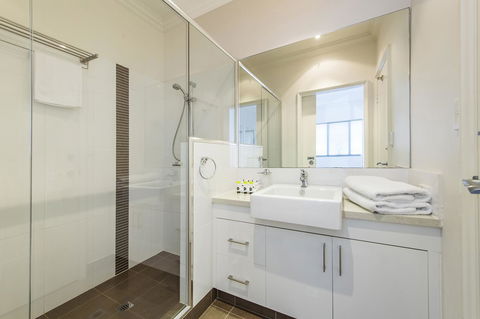 Dolphin Quay Apartments - Sunshine Coast Guide 40