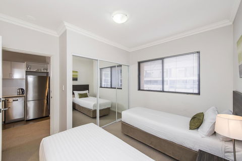 Dolphin Quay Apartments - Sunshine Coast Guide 43