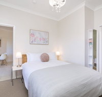 Light bright quality river views Free parking - Sunshine Coast Guide