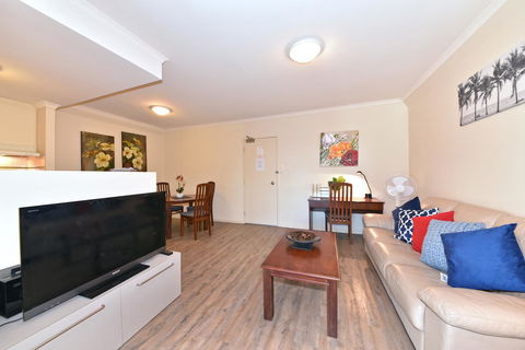 Inner Perth CBD 1X1 Apartment: 605451 - Sunshine Coast Guide 5