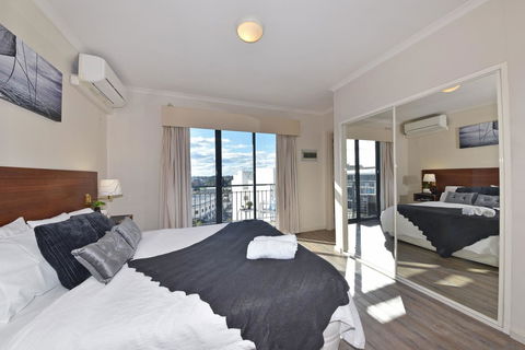Inner Perth CBD 1X1 Apartment: 605451 - Sunshine Coast Guide 1