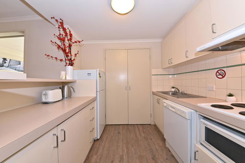 Inner Perth CBD 1X1 Apartment: 605451 - Sunshine Coast Guide 13