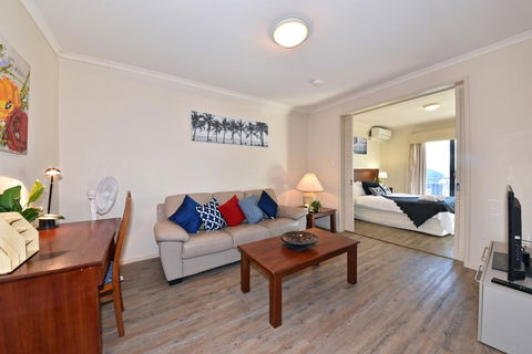 Inner Perth CBD 1X1 Apartment: 605451 - Sunshine Coast Guide 6