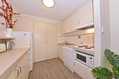 Inner Perth CBD 1X1 Apartment: 605451 - Sunshine Coast Guide 14