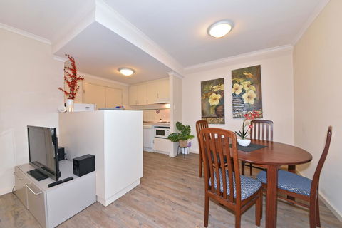 Inner Perth CBD 1X1 Apartment: 605451 - Sunshine Coast Guide 8