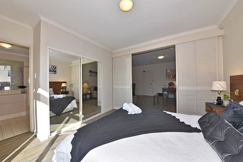 Inner Perth CBD 1X1 Apartment: 605451 - Sunshine Coast Guide 3
