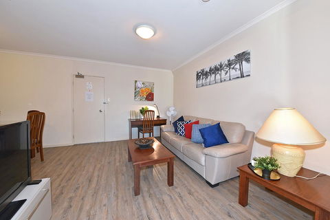 Inner Perth CBD 1X1 Apartment: 605451 - Sunshine Coast Guide 7