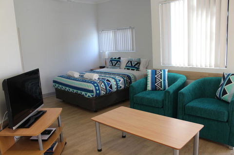 Mandurah Ocean Marina Chalets - Sunshine Coast Guide 9