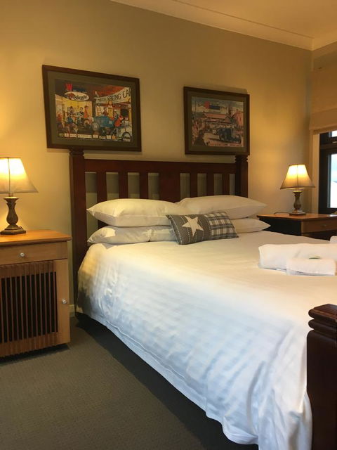Rowley House - Sunshine Coast Guide 12