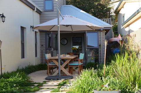 Rowley House - Sunshine Coast Guide 7