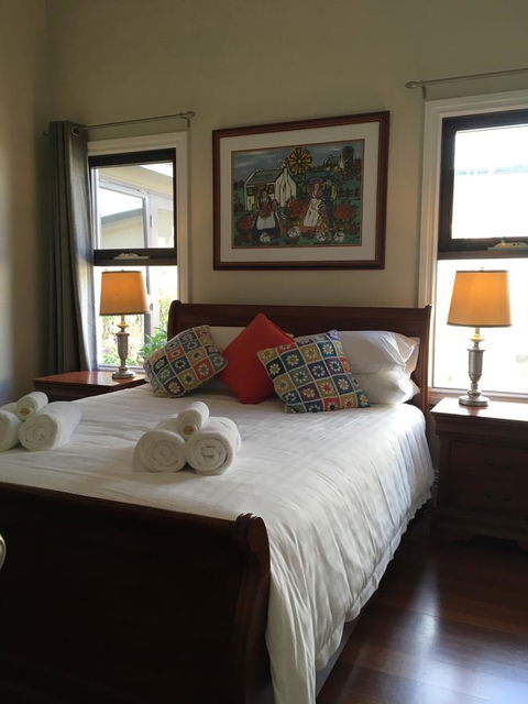 Rowley House - Sunshine Coast Guide 6