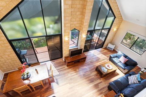 Swanview Ardross Shortstays - Sunshine Coast Guide 0