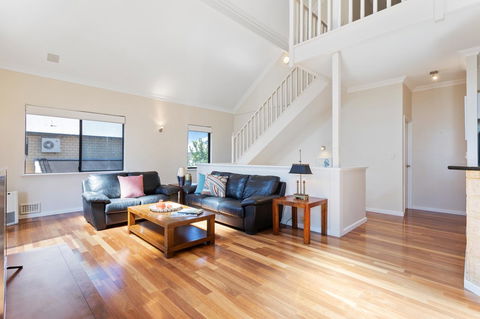 Swanview Ardross Shortstays - Sunshine Coast Guide 3
