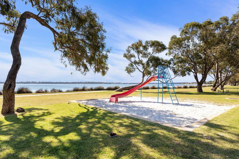 Swanview Ardross Shortstays - Sunshine Coast Guide 27