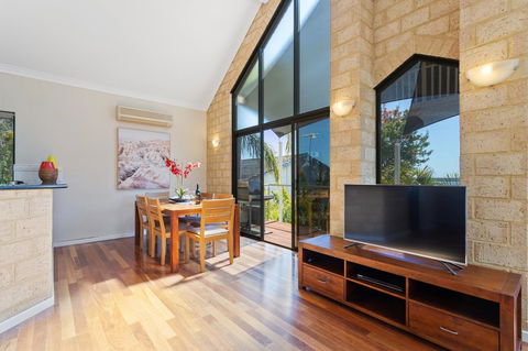 Swanview Ardross Shortstays - Sunshine Coast Guide 5