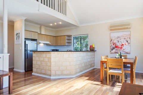 Swanview Ardross Shortstays - Sunshine Coast Guide 6