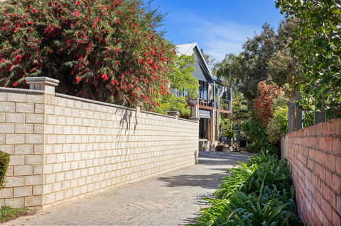Swanview Ardross Shortstays - Sunshine Coast Guide 24