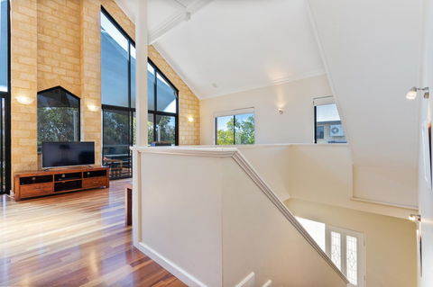 Swanview Ardross Shortstays - Sunshine Coast Guide 11
