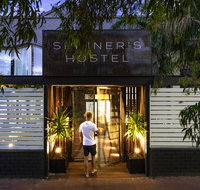 Spinners Hostel - Sunshine Coast Guide